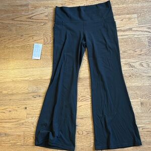 Athleta Salutation Stash Flare Pant, Large/Pettite